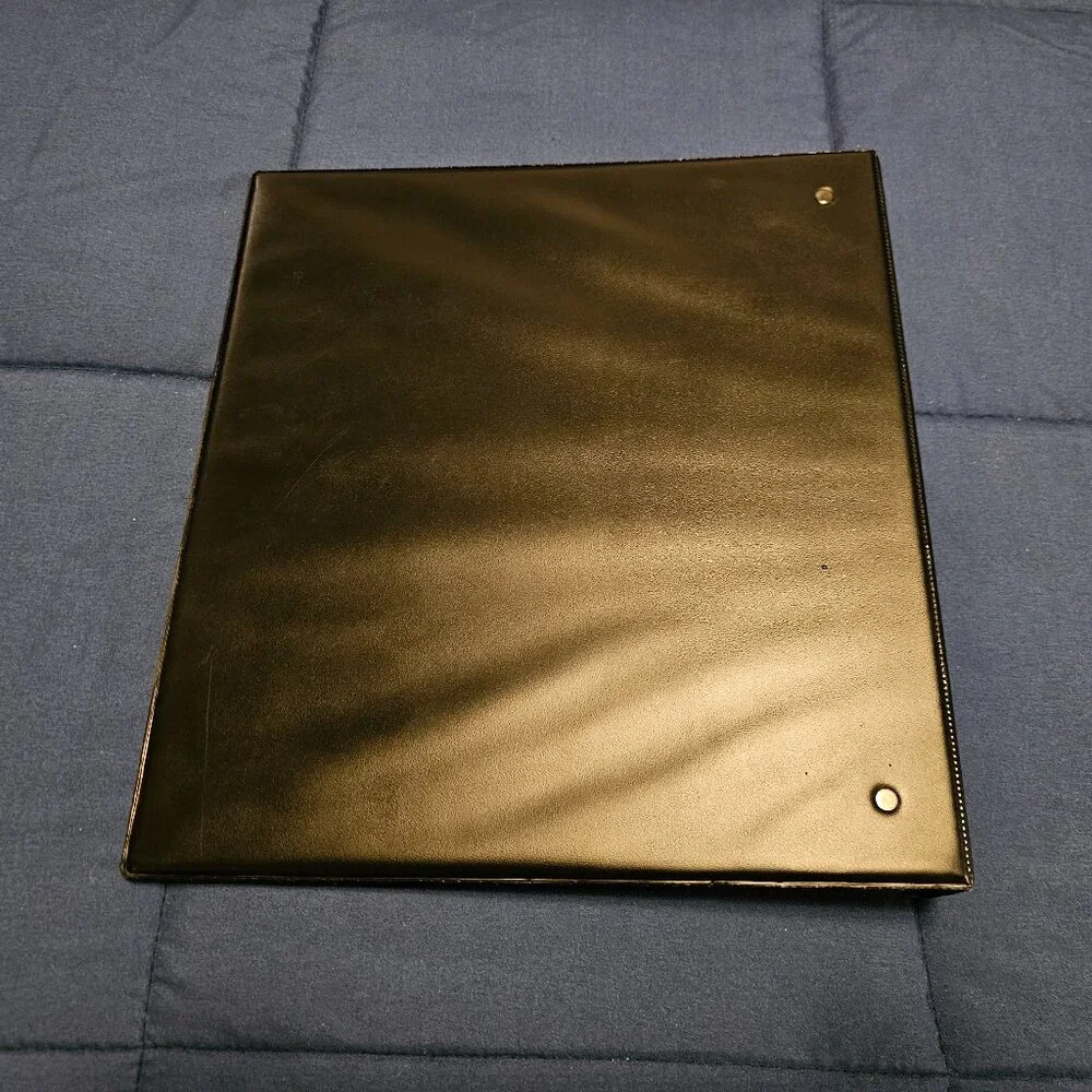 Avery black binder non-view 1